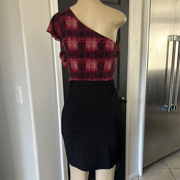 Bebe One-Shoulder Red and Black Dress - Picture 4 of 7
